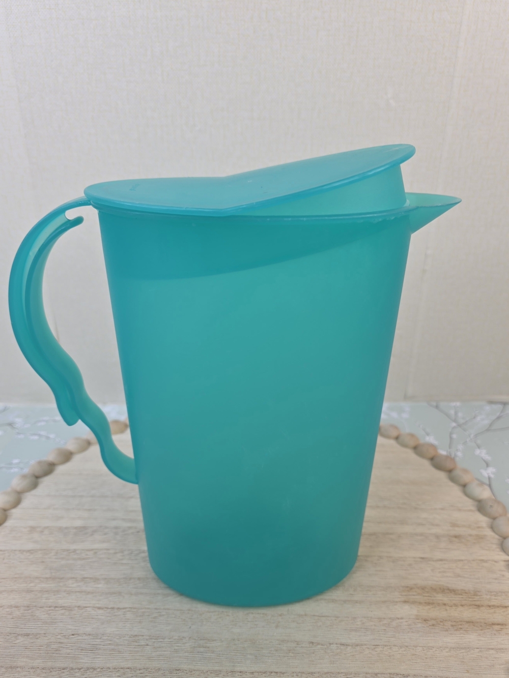 Tupperware 2 Quart Pitcher